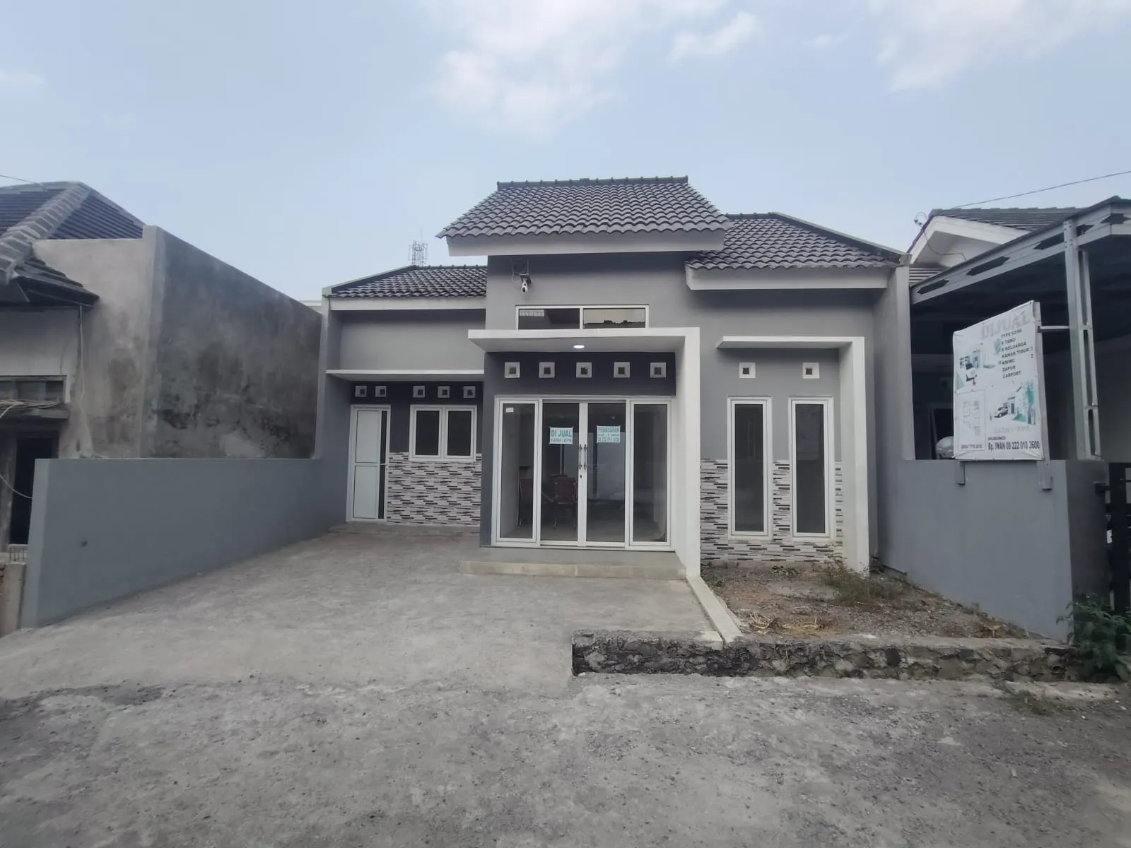 Tampak depan rumah type 60/96 yang dijual