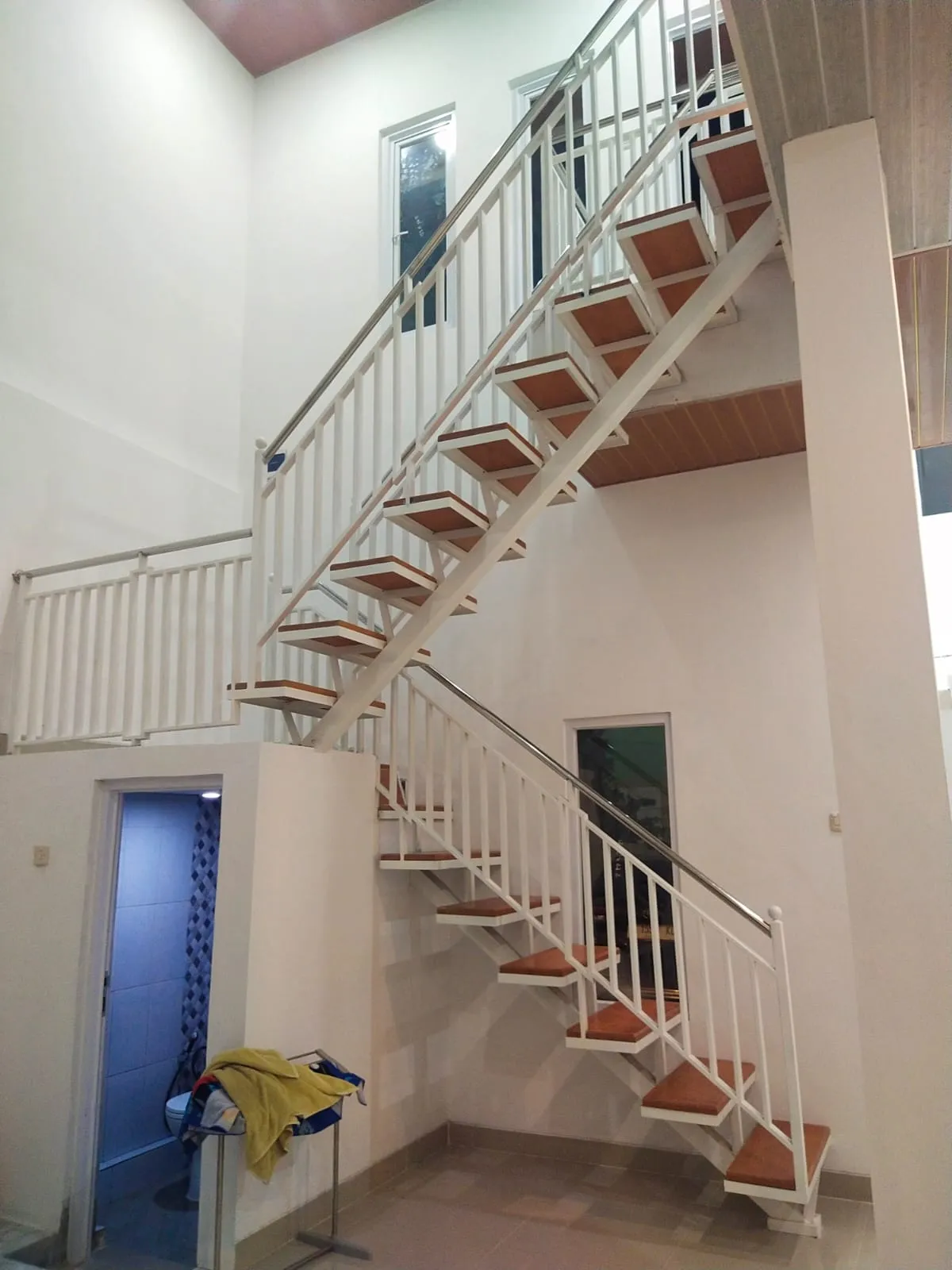 Tangga, dikerjakan D'Sign Property