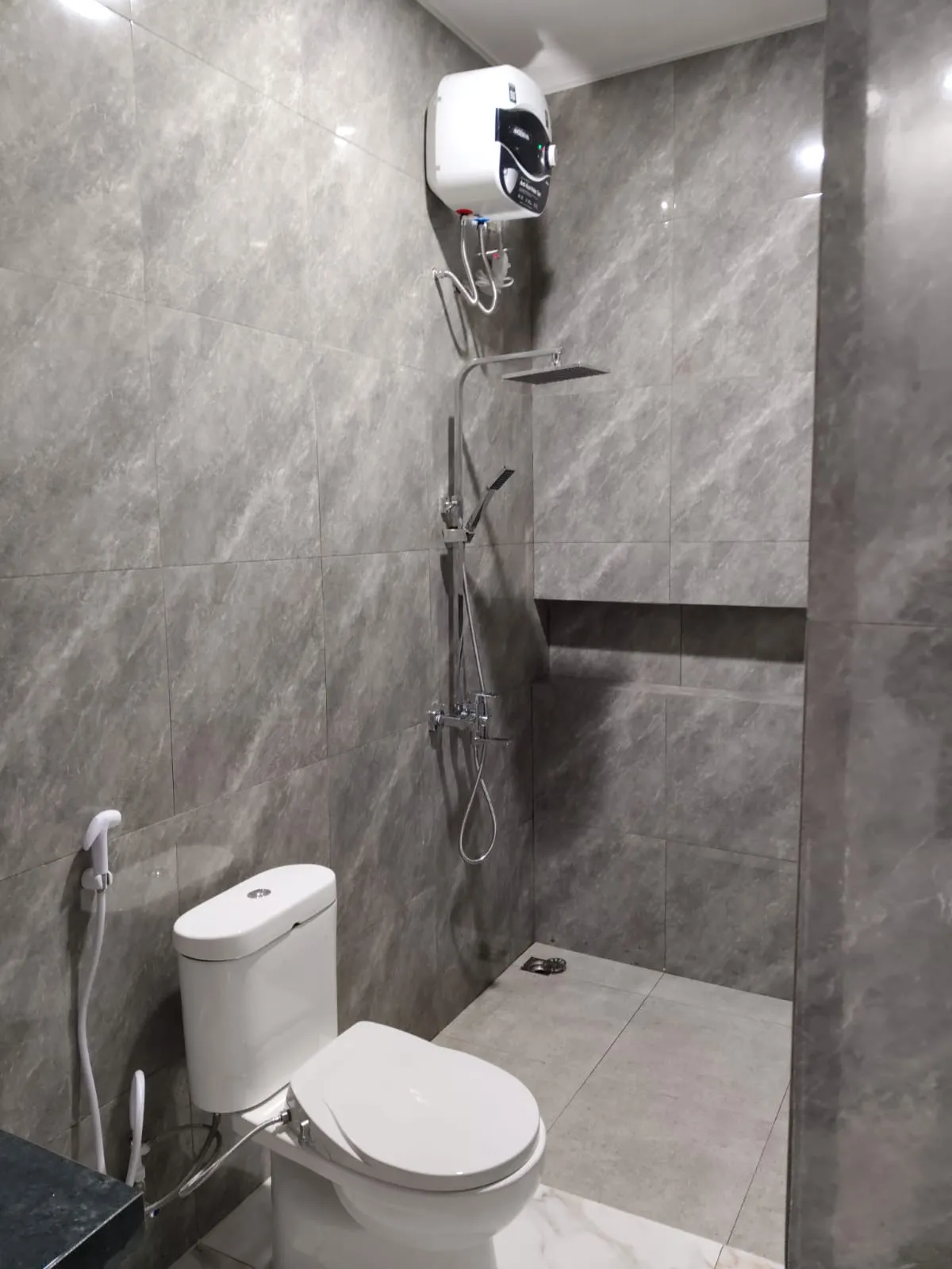Kamar mandi, dikerjakan D'Sign Property